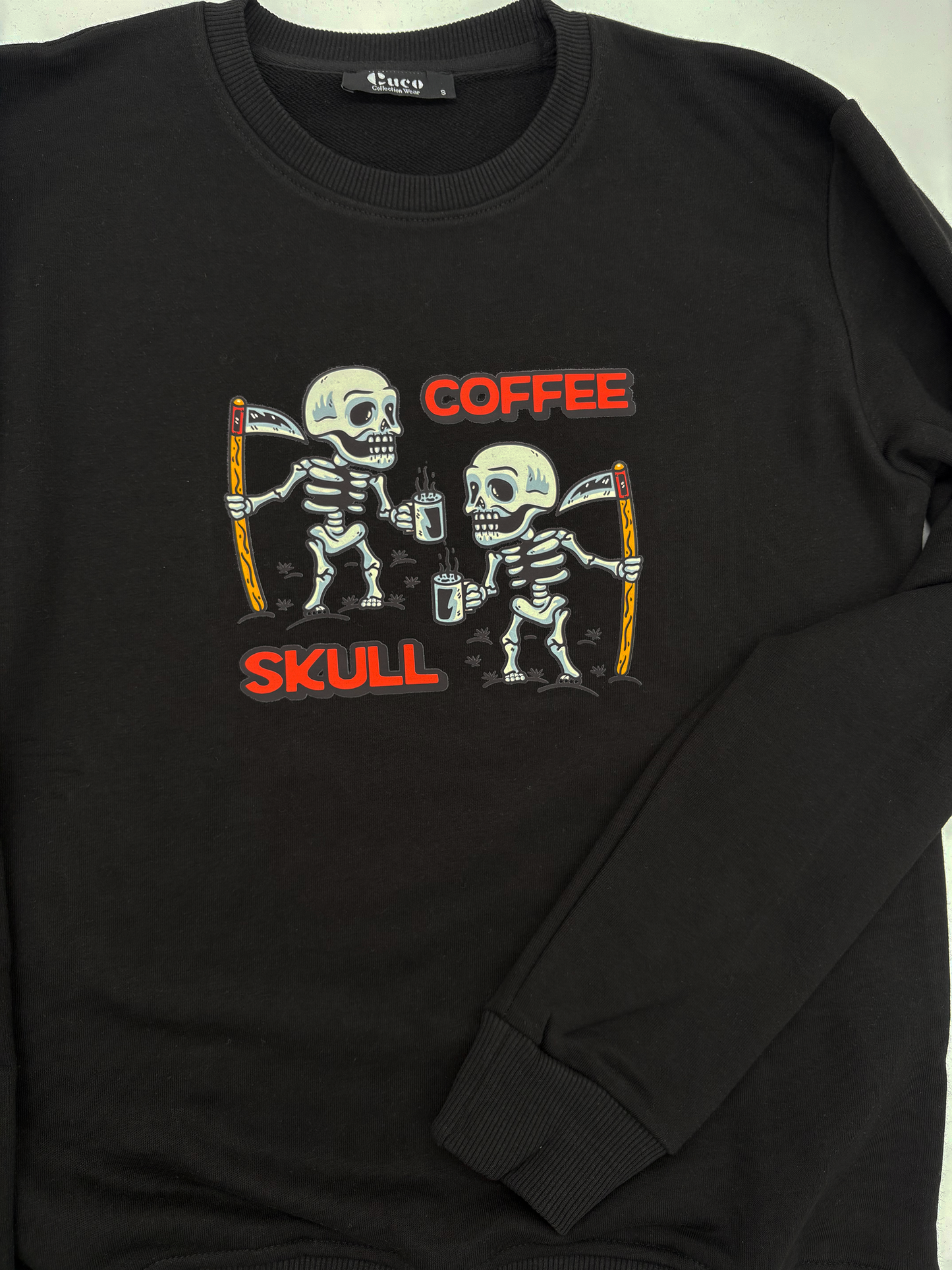 Kaffee mit zwei Totenschädel Swearshirt